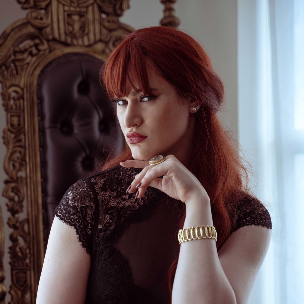 Portrait of The Lady Lux